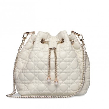 Rosaire « Vigny » Quilted Lambskin Leather Bucket Bag with Drawstring Closure Ivory White Color / 75102